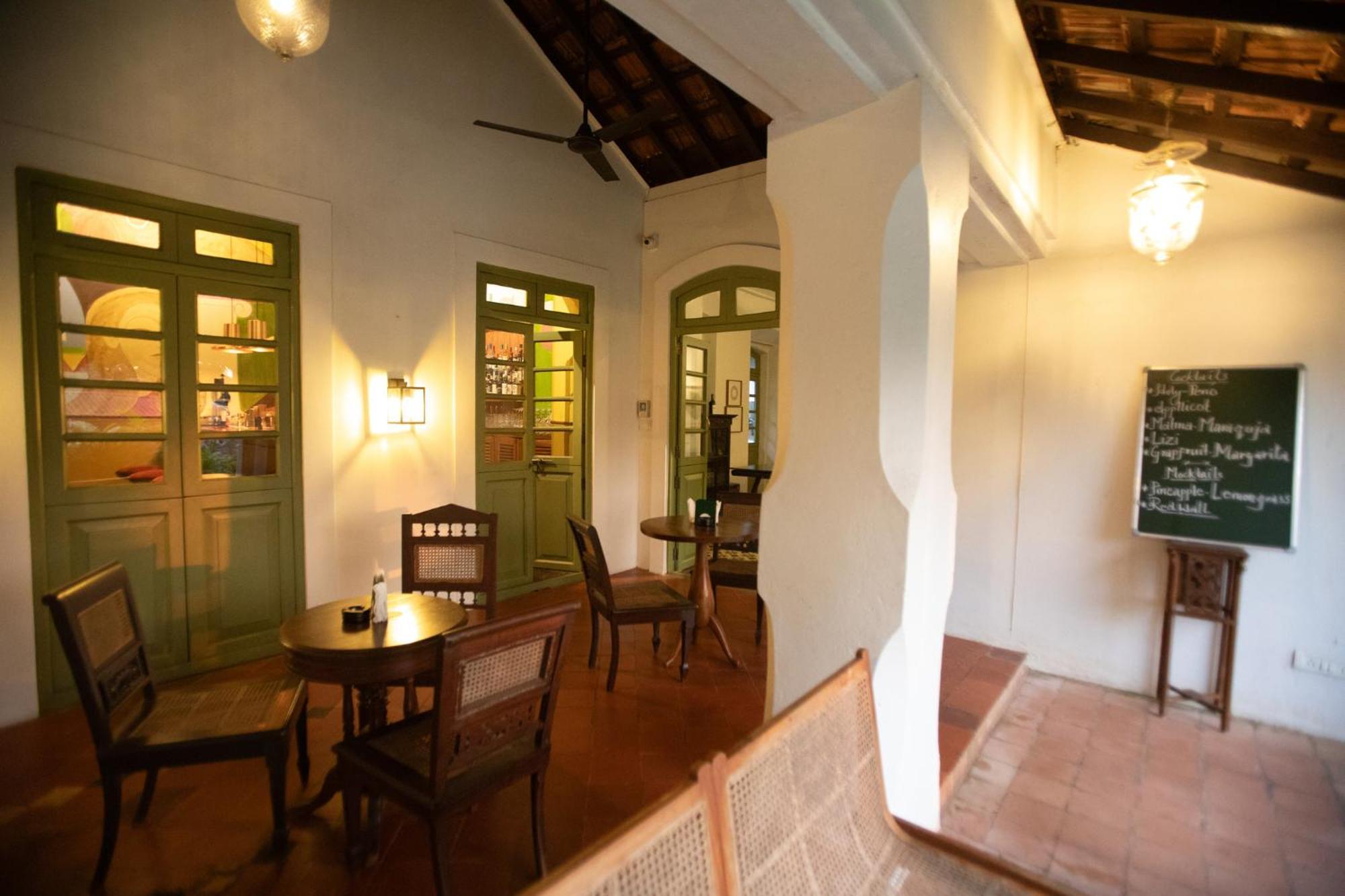 The Project Cafe Hotel Aldona Buitenkant foto