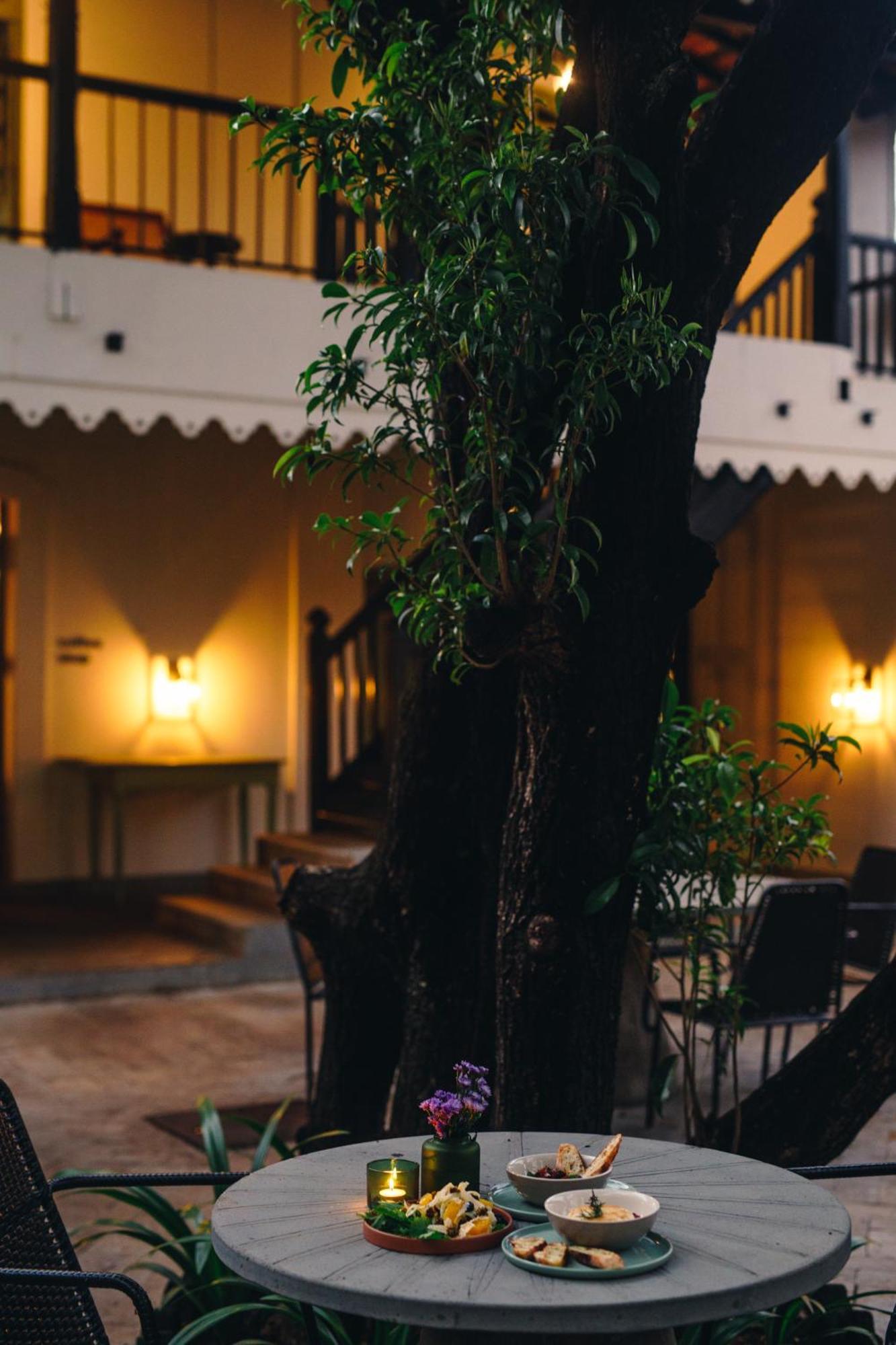 The Project Cafe Hotel Aldona Buitenkant foto