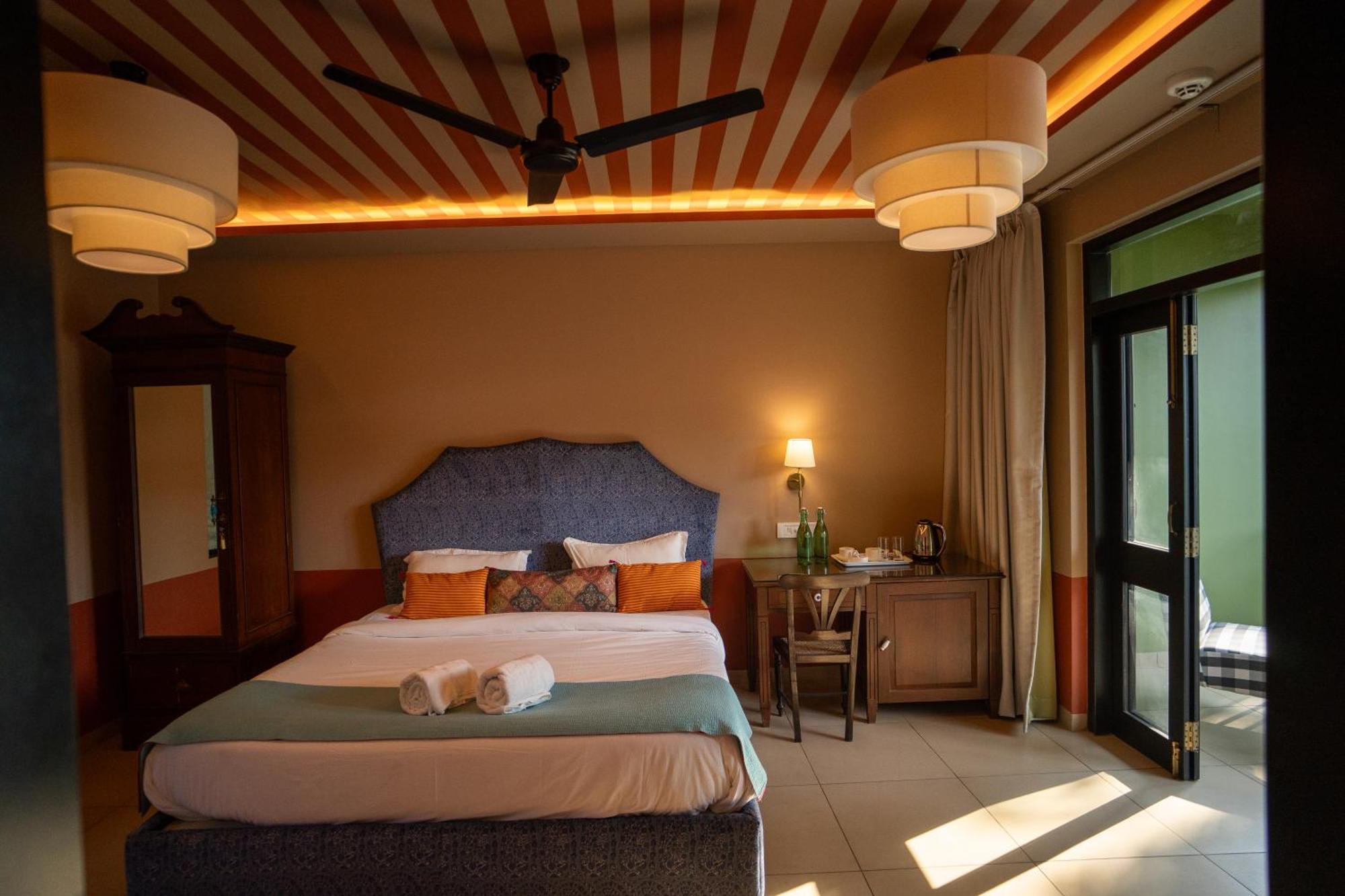 The Project Cafe Hotel Aldona Buitenkant foto