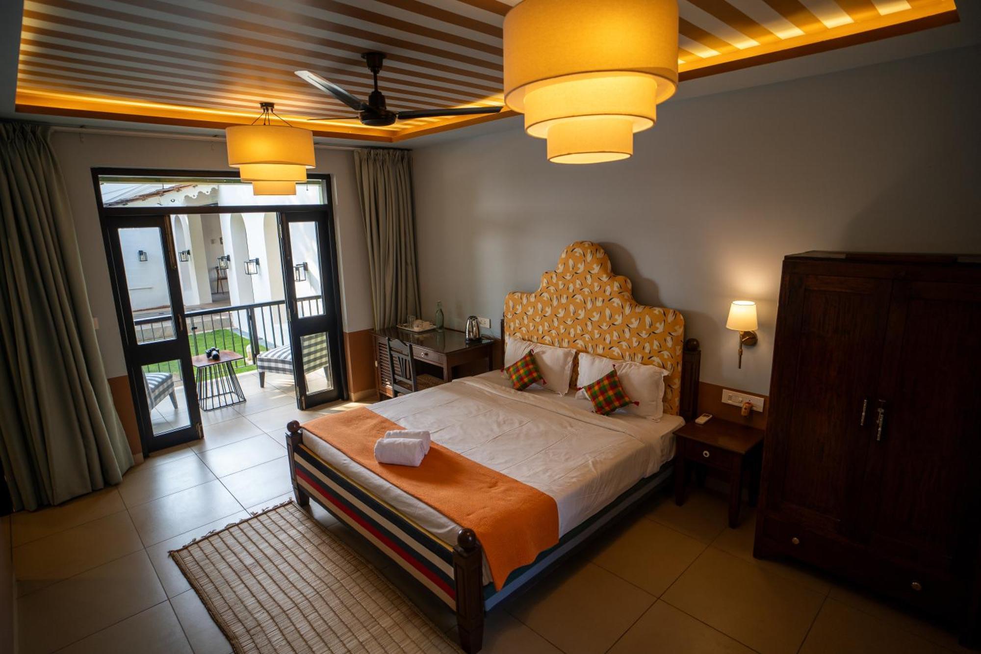 The Project Cafe Hotel Aldona Buitenkant foto