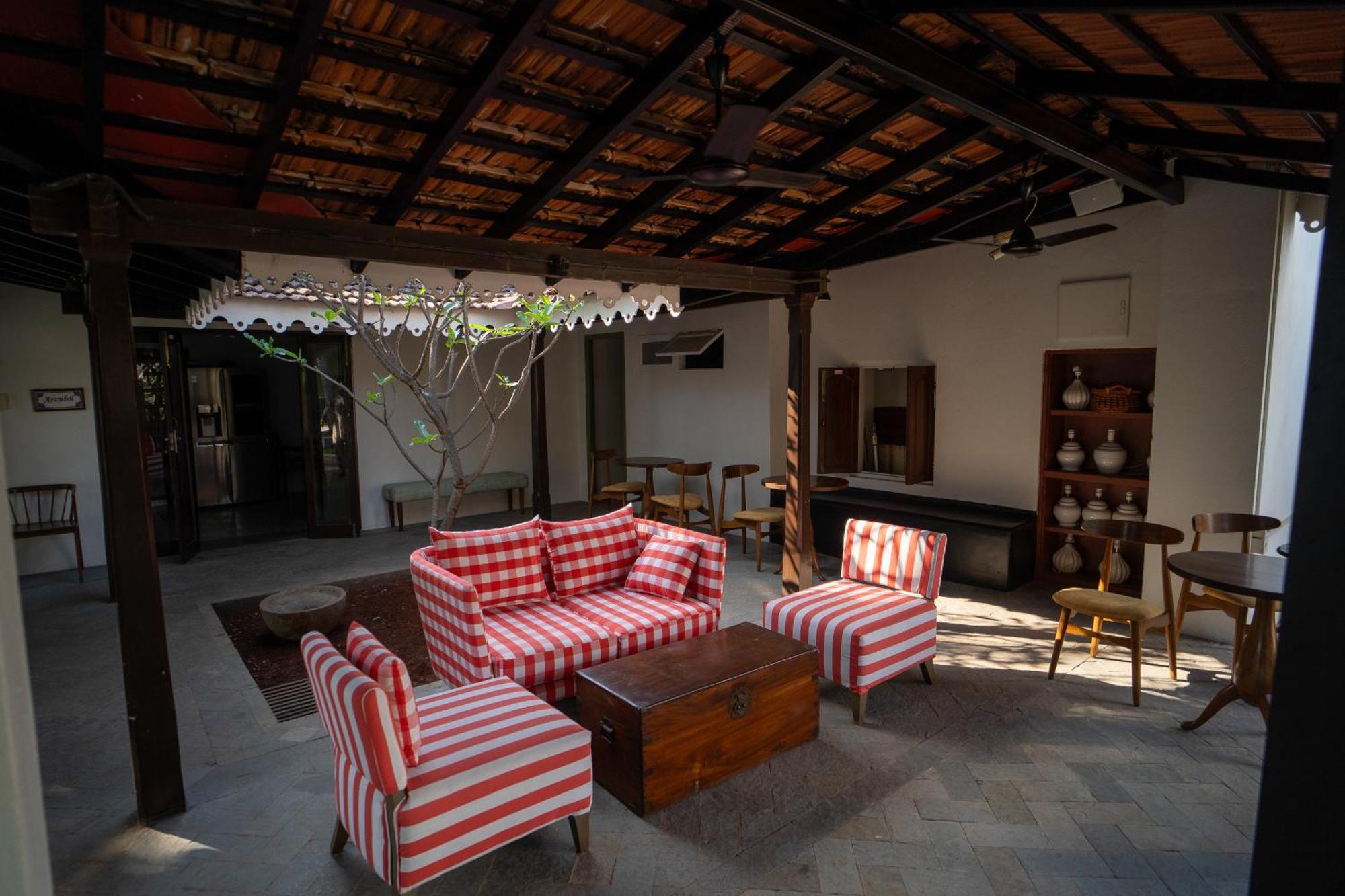 The Project Cafe Hotel Aldona Buitenkant foto